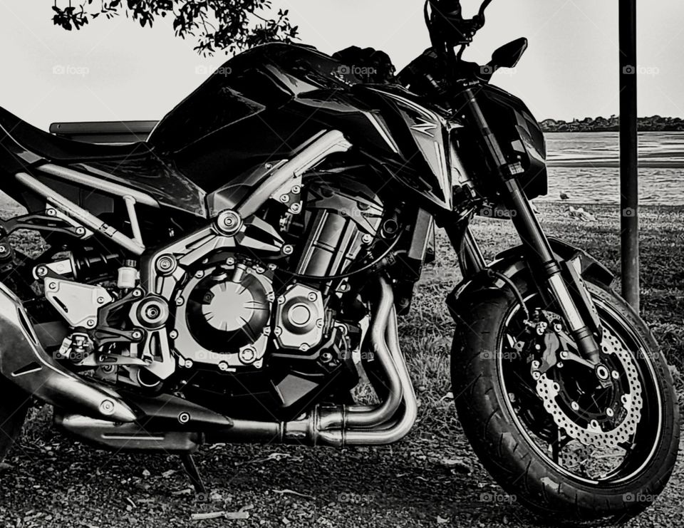 Kawasaki Z900 in black and white