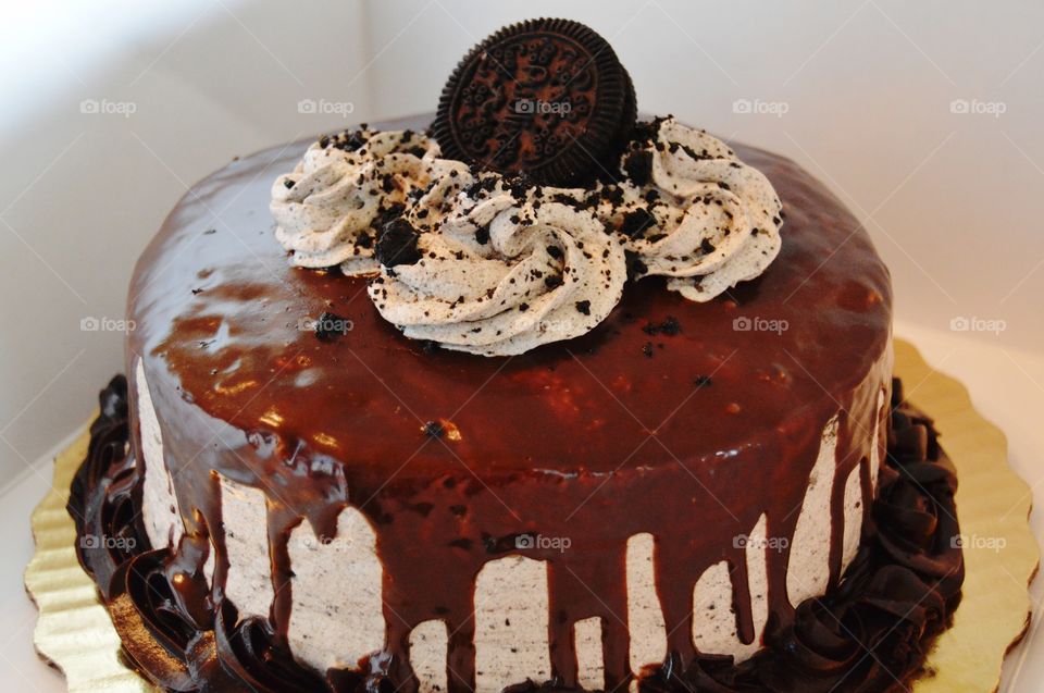 Oreo Creme Cake