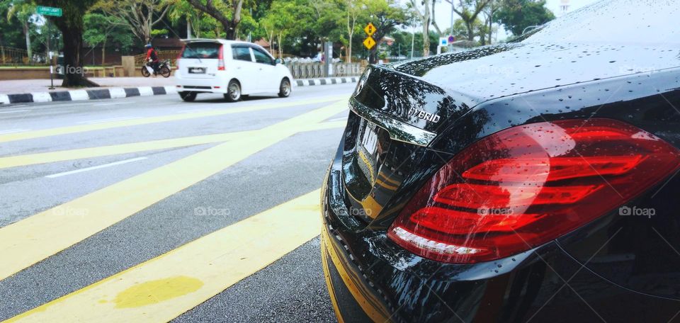 Captured during drizzling over the Black curvy Mercedes Hybrid is modest and definitely it's a beautiful 😍 beast on the road .