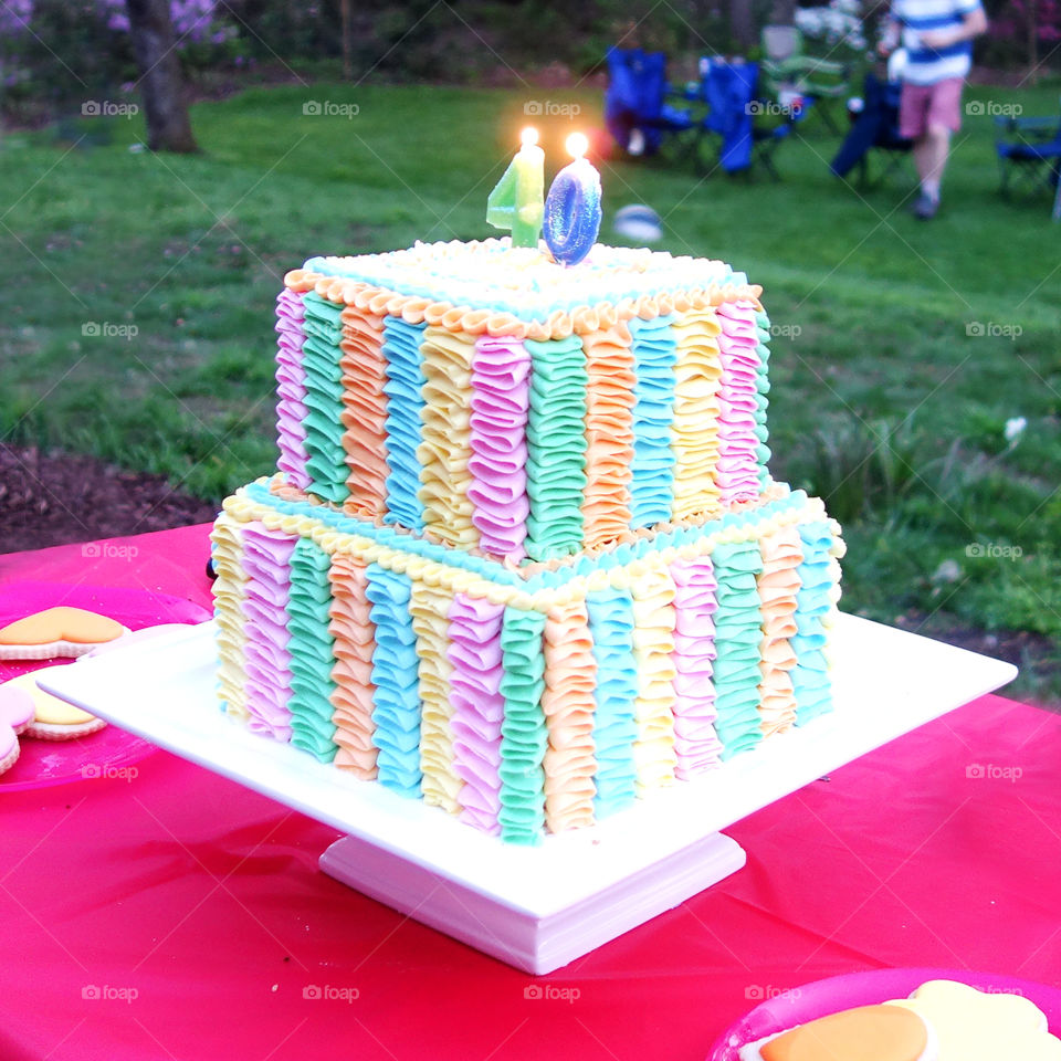 Piñata 40th birthday cake