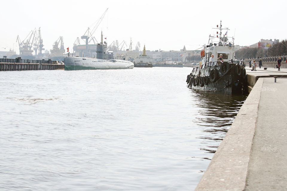 Boat and submarine 