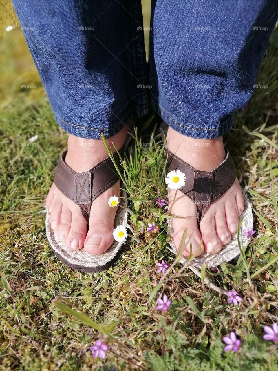 hot summerfeet in nice flipflops 