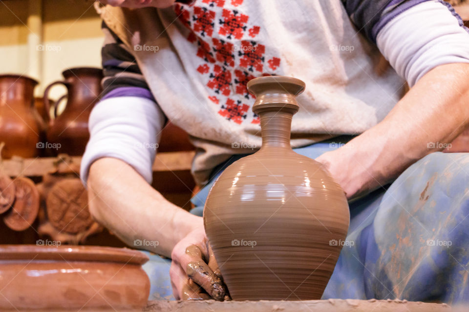 potter makes vase