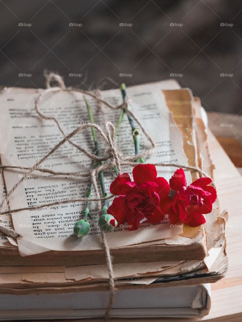 The book is the friend of all my moments. I found the straw and fragrant pages of my old books. I want to decorate them with red flowers and keep them somewhere safe. I will visit them again one day very soon...