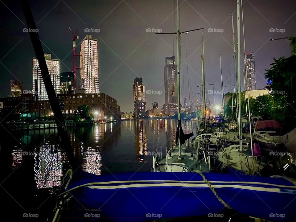 Tonight was „July 4th, 2022“, the anniversary of the „Declaration of Independence“ for „America“ and the „United States“. The „Macy‘s“ fireworks were launched from the „East River“ not far from here. Hypnotic Productions