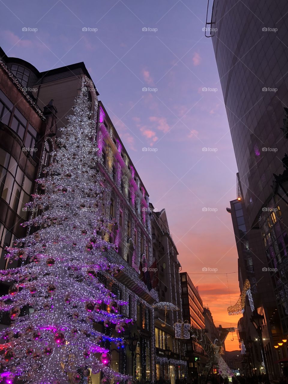 Christmas sunset #fashionstreetbudapest. What a sight! So beautiful, the evening sky beamed across Budapest. 