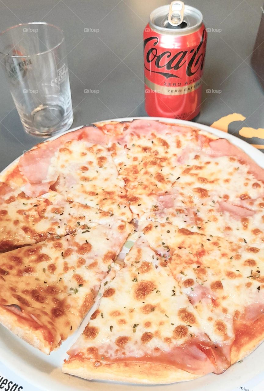cocacola y pizza