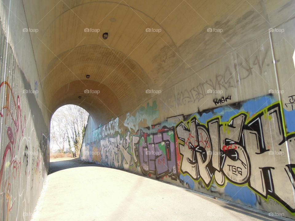 Graffiti im Tunnel Köln