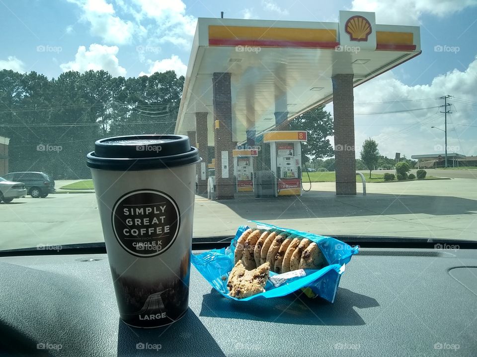 coffee and cookies for the road. <3
Shell, 35 Goodman Rd W, Southaven, MS 38671