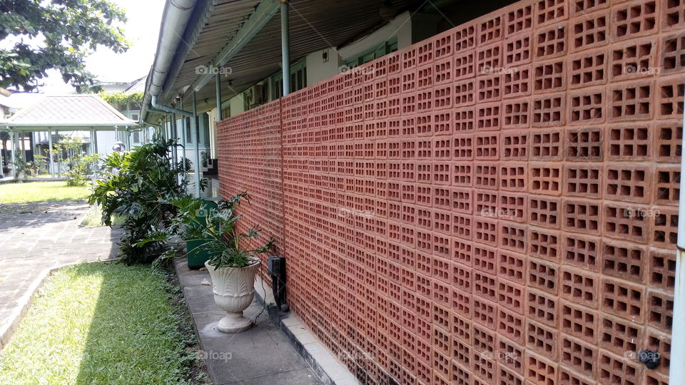 Wall from clay set on fire