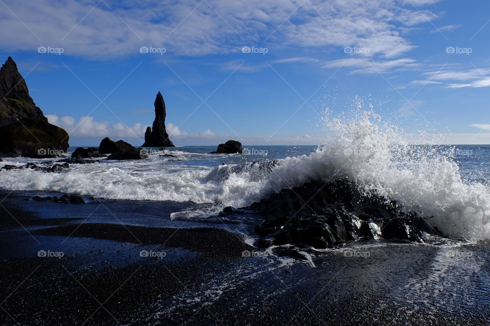 wave of the ocean in iceland