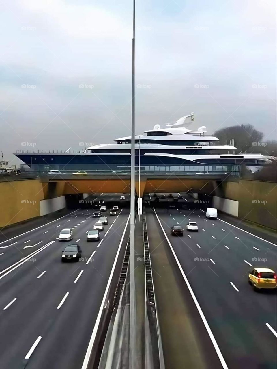 The picture is a very beautiful view Glory be to God, the natural landscape is amazing