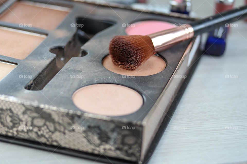 Brush and set of blush