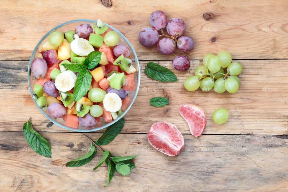 Salad with fresh fruits and vegetables