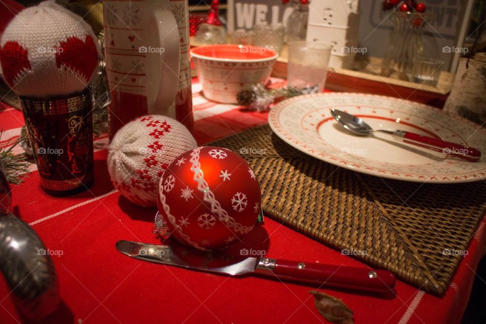 red christmas dinner decorations by Petalskull