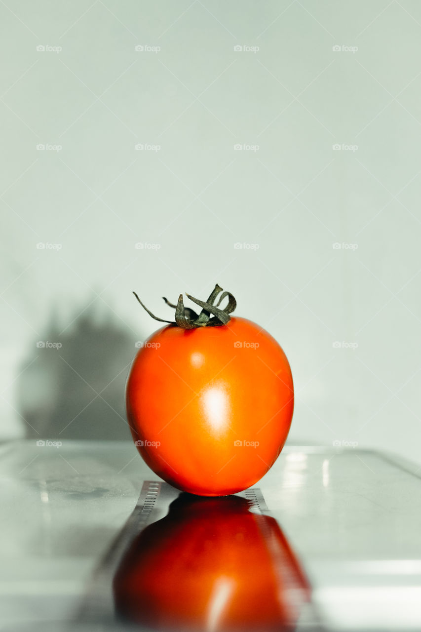 Artistic photos of tomatoes and shadows.