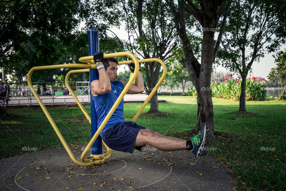 Man workout in the park 