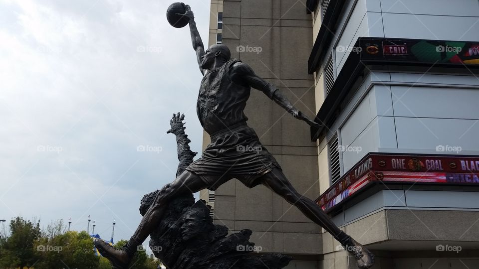 Michael Jordan statue