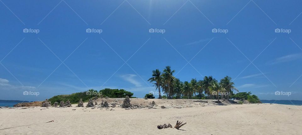 Want to get lost in this Island.