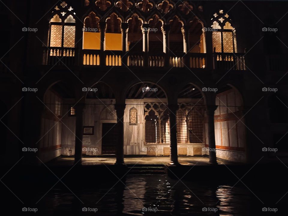 Night in a Venetian palazzo 
