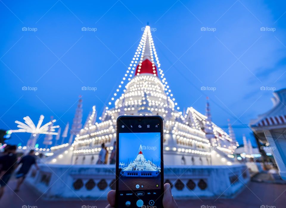 Take night shot of Thai pagoda festival with my phone