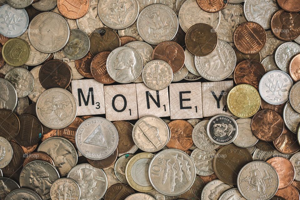 letra de dinero en monedas