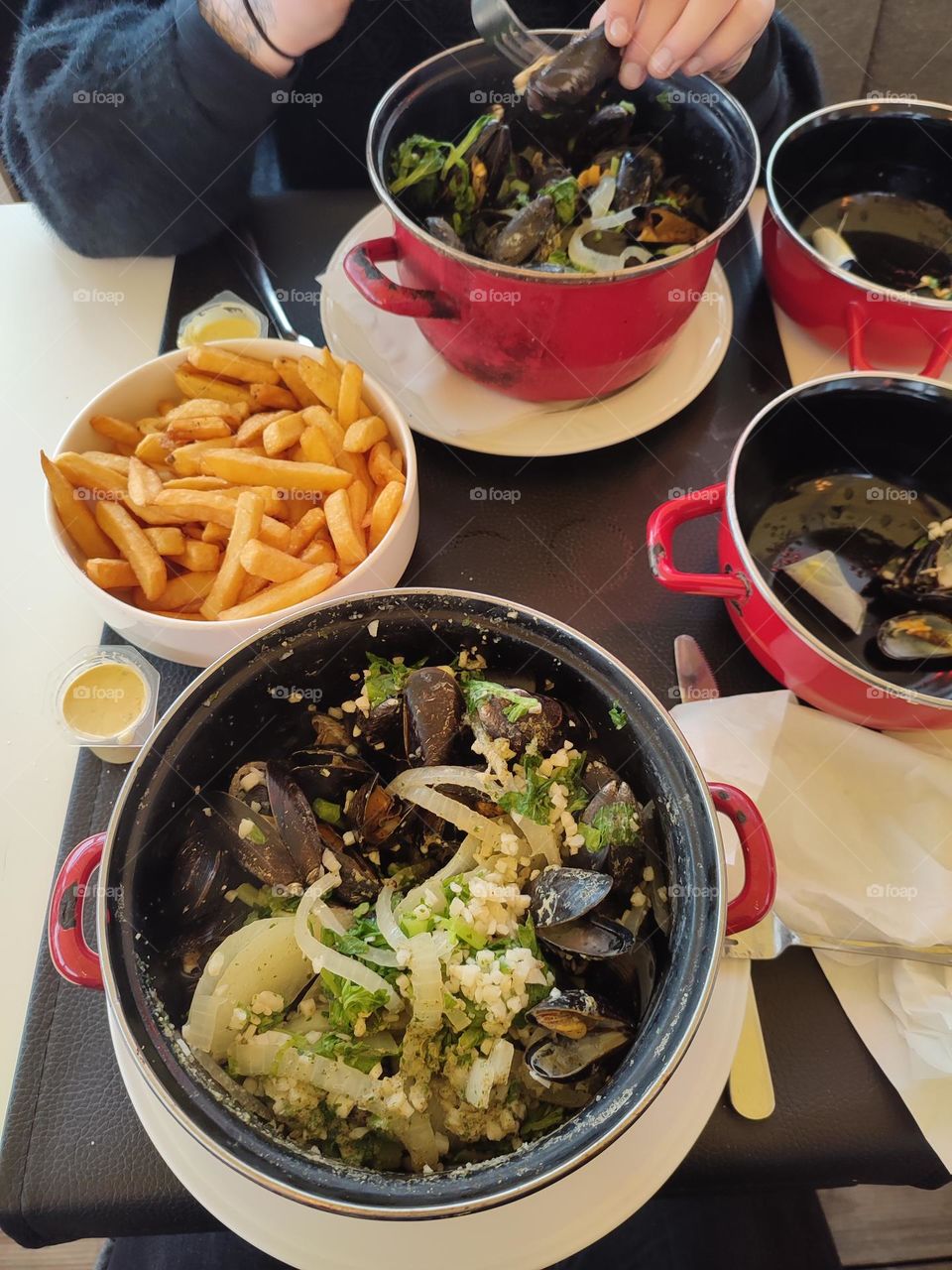 Dish of mussels with fries