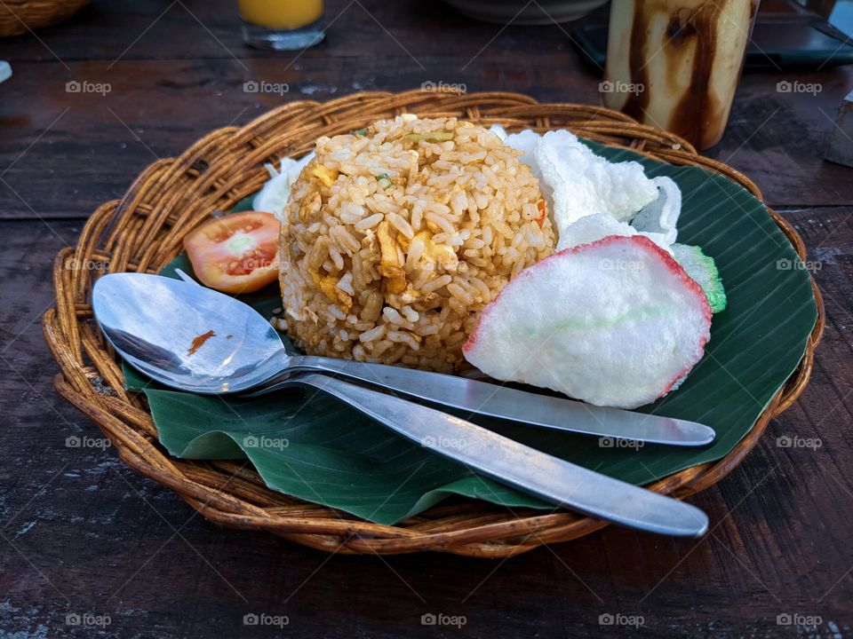 Fried rice with a plate of woven rattan on the dining table