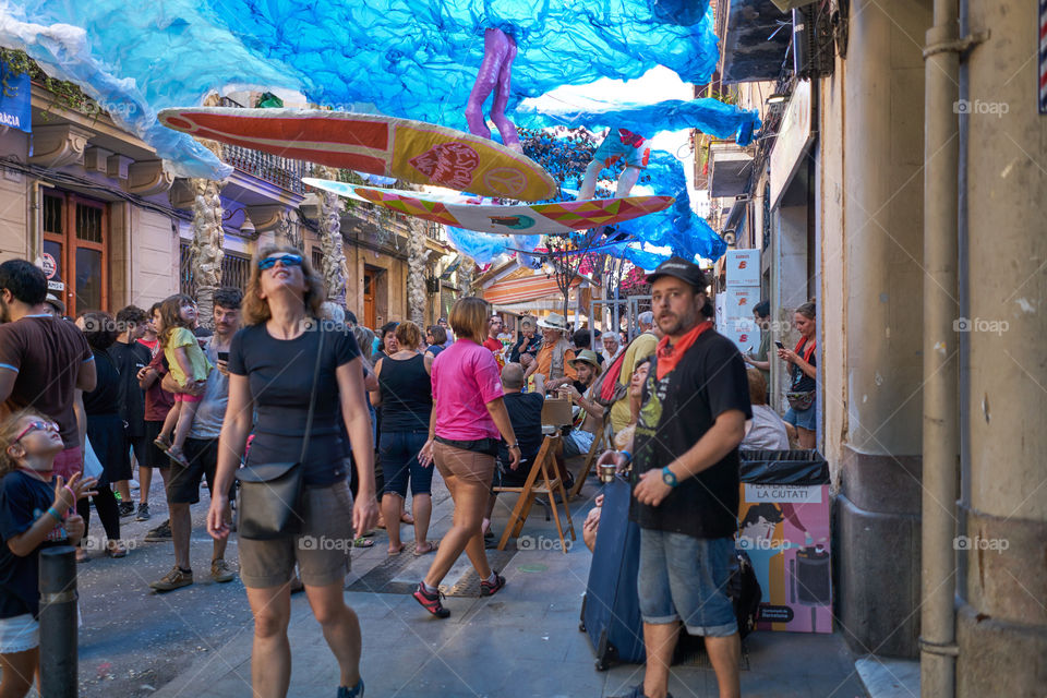 Surf
Barrio de Gracia. Primer día de Fiesta. Listos para el verdicto del jurado