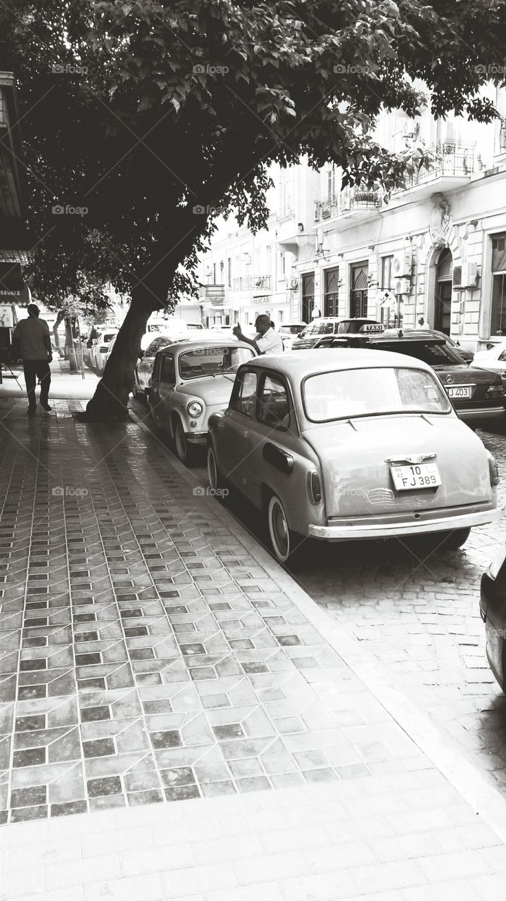 old cars in th old city