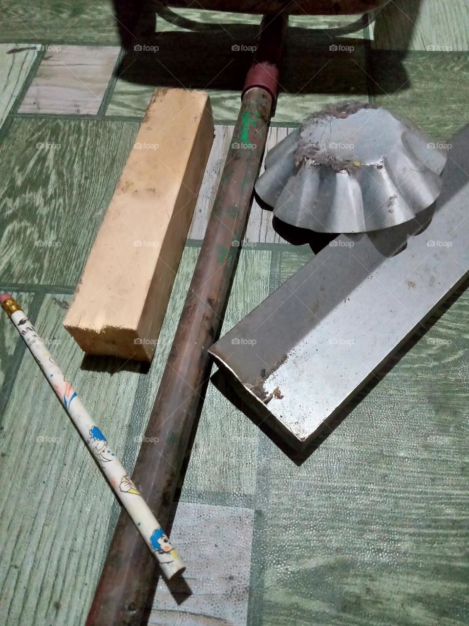 #WOOD VS METAL,, AS DISPLAYED WOOD PENCIL, 2 X 2 SHORT WOOD, WOOD PAINT ROLLER HANDLE,, ANGULAR METAL AND METAL MOLDER