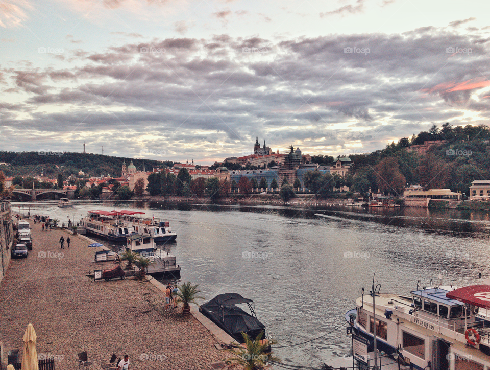Вечерняя романтичная Прага. Река Валтава. Praha. River.
