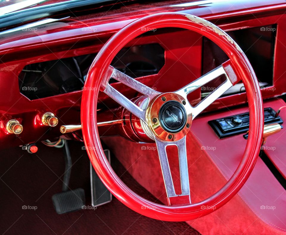 red steering wheel , Automobile