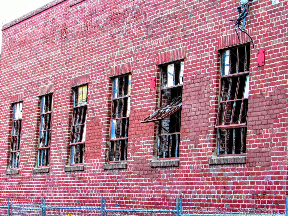 abandon building broken windows