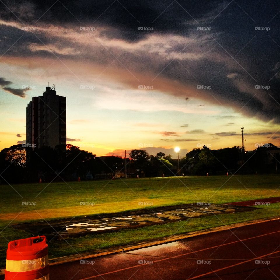 Um dia nublado na Pista de Atletismo do Complexo Esportivo do Bolão. A foto “faz tempo”, mas a beleza é perene!