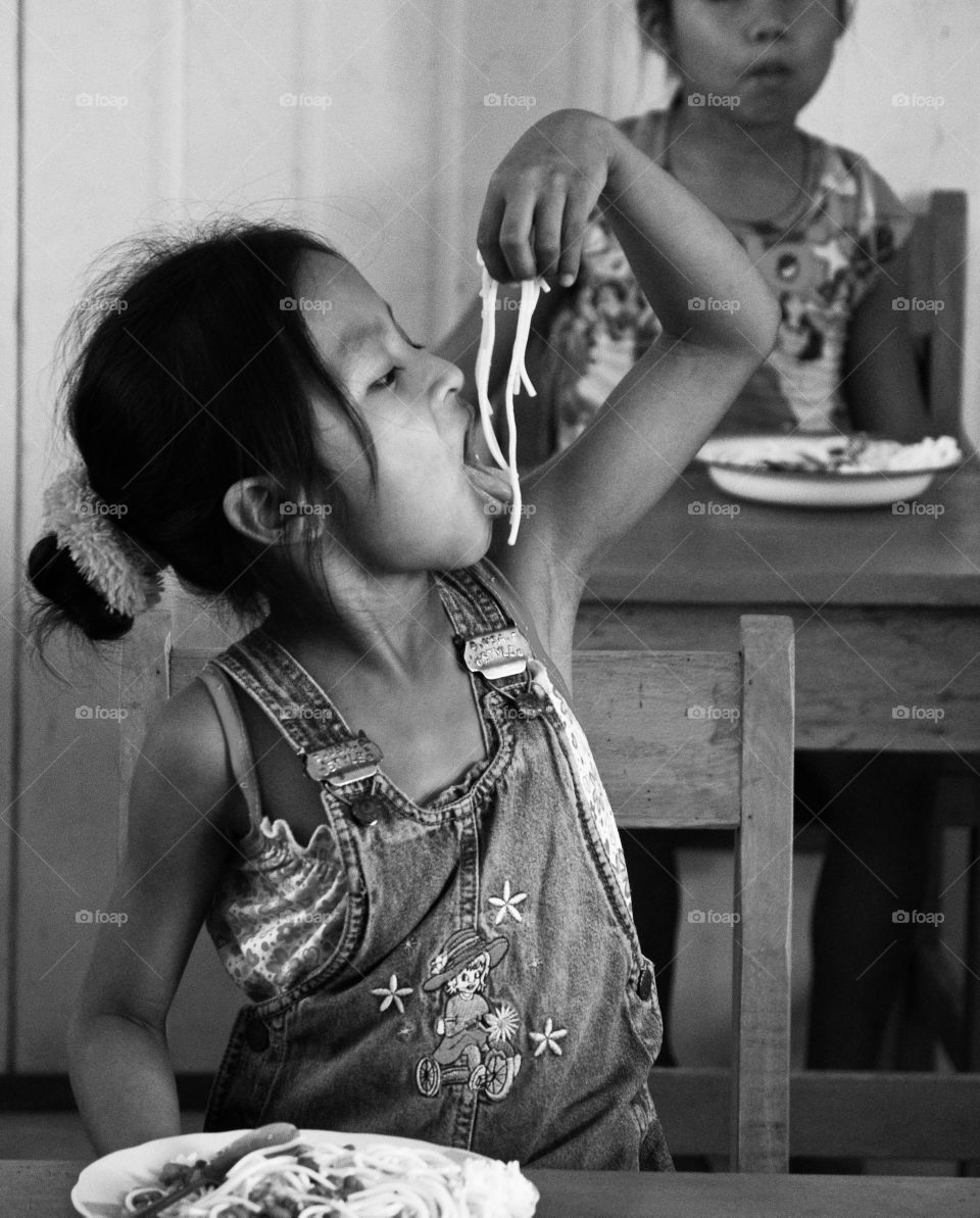 child, pasta, eat, peru, iquitos, lunch, first grade,