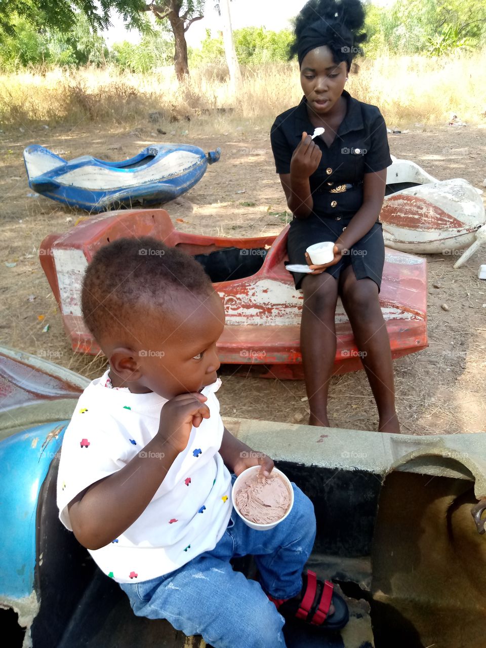ice cream time, Yola scorching sun so high, cooling down their temperature.
