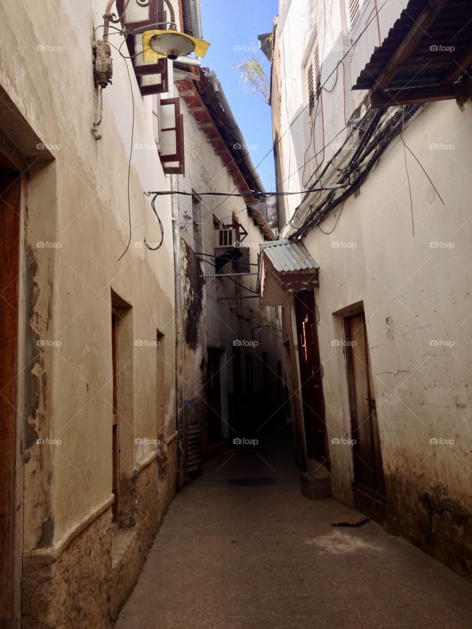Close quarters in Stonetown alley way.