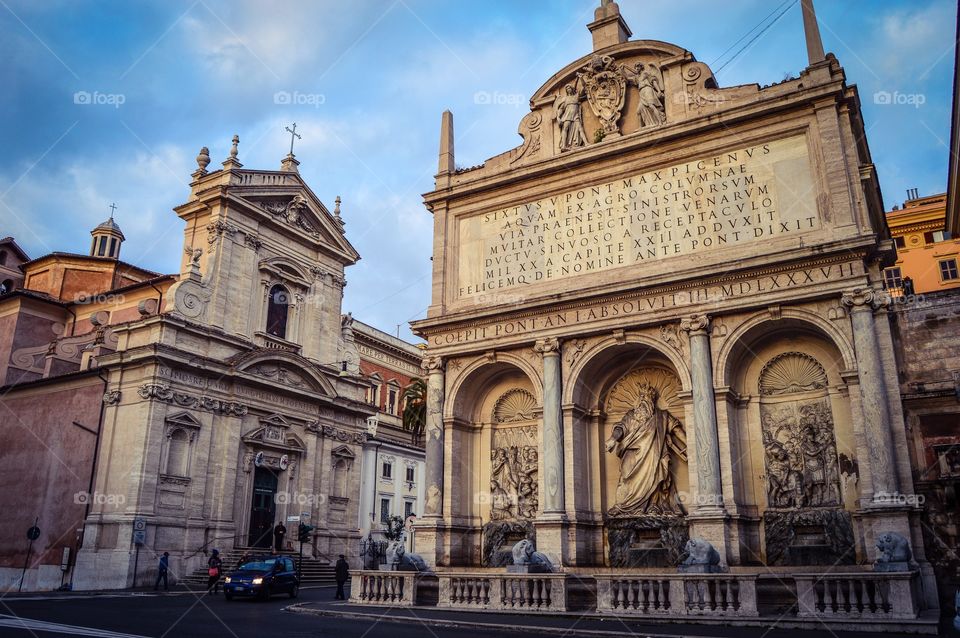 Fuente del agua feliz roma, italy
