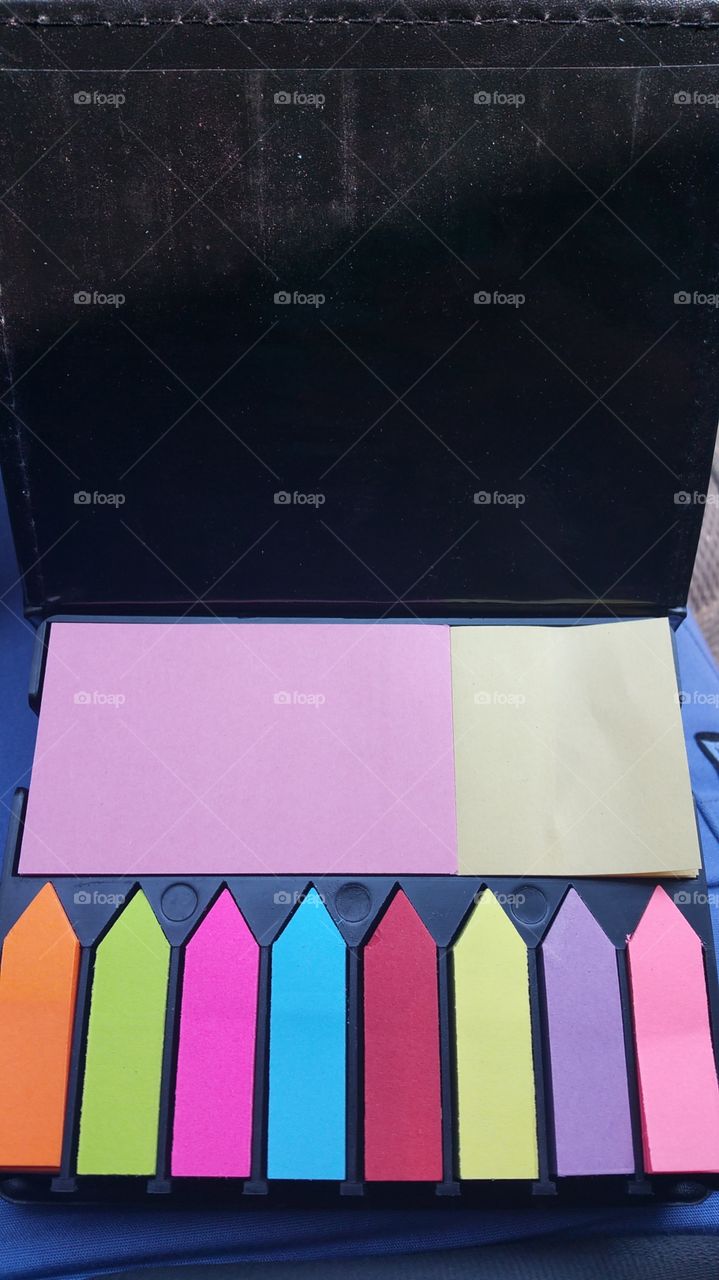 sticky note papers. sticky note paper