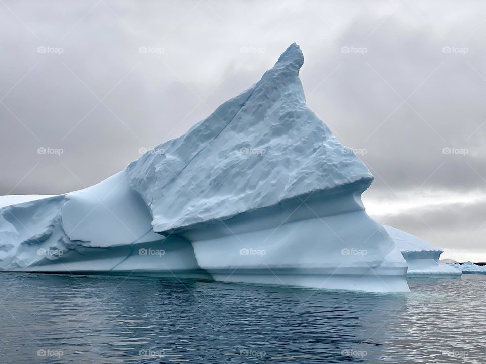 A blue tinted iceberg 