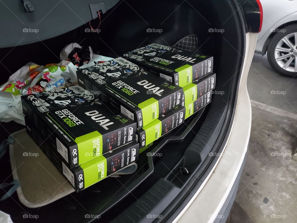 white tiger graphic card in box