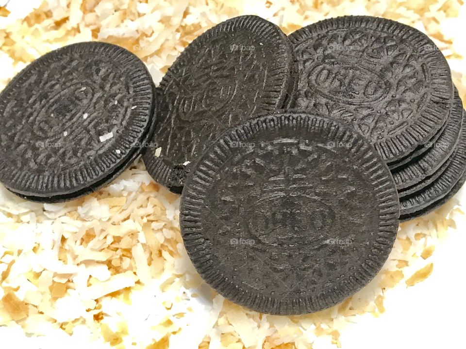 Coconut Oreo cookie thins with coconut shreds 