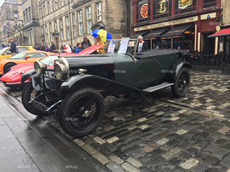 Car show on Royal Mile street, Edinburgh
Charity Car Show 😃💃🏻
