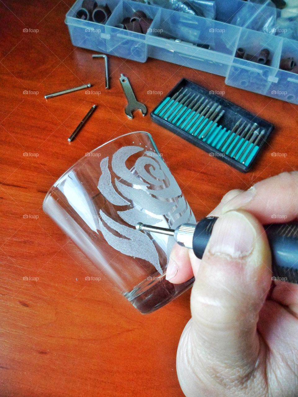 engraving roses on glass glass