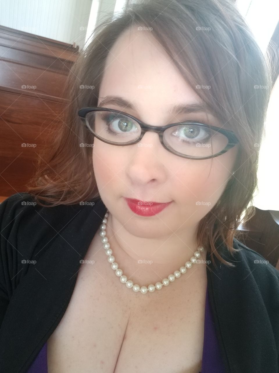 makeup pearls glasses red lipstick