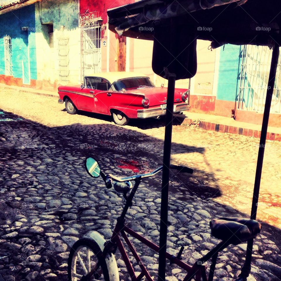 Cuban car and bike
