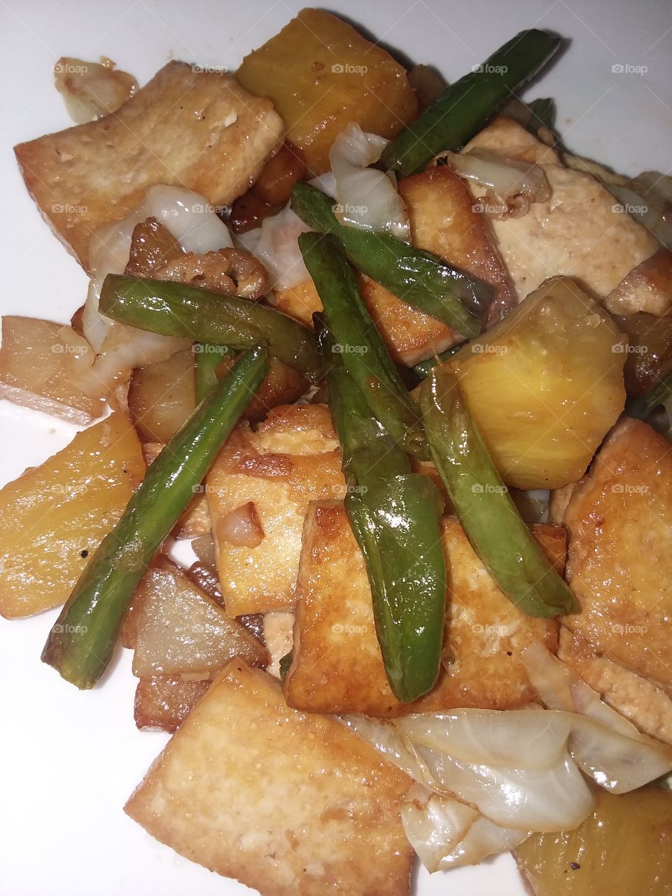 Fried tofu with pineapple and veggies