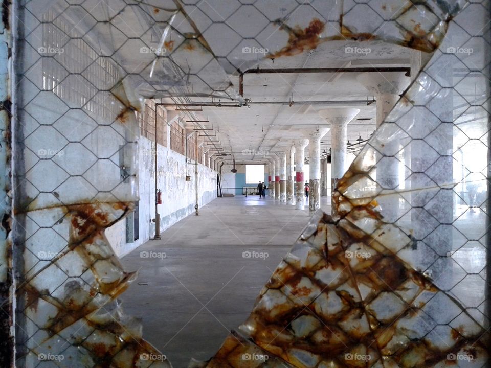 Broken window, Alcatraz 