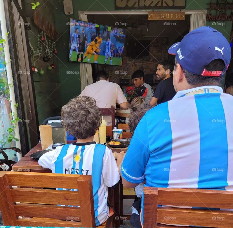 ver el partido de mundial en familia